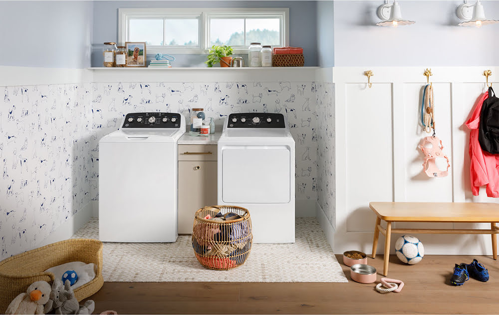 4.5 CuFt Electric Washer with 7.2 CuFt Electric Dryer in White - Image 4